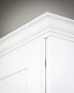 Detail of the upper cabinet craftsmanship